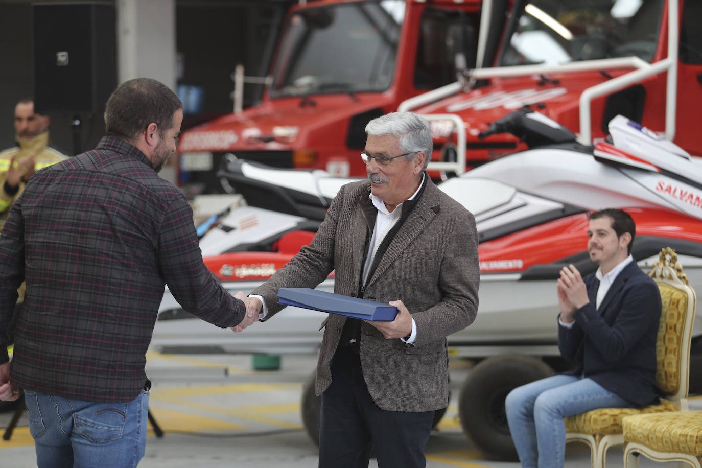 Gijón homenajea a sus bomberos