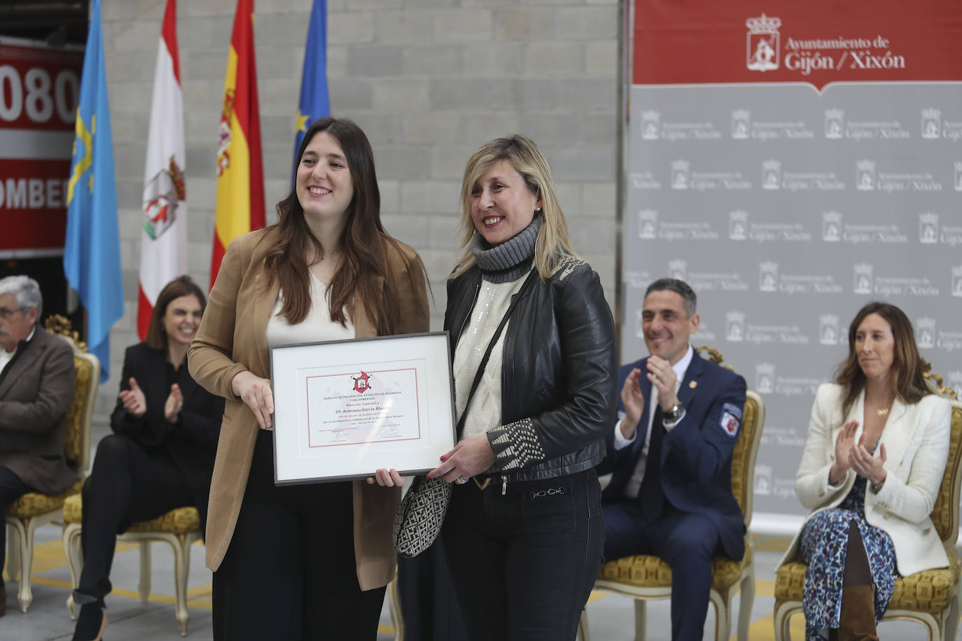 Gijón homenajea a sus bomberos