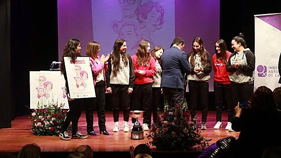 Asturias reivindica «el tren del feminismo»