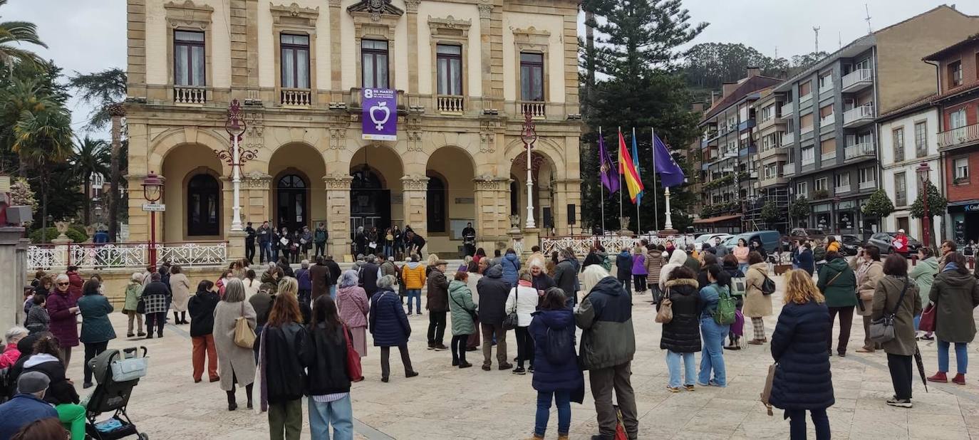 El feminismo tiñe Asturias de morado: las imágenes del Día de la Mujer por concejos