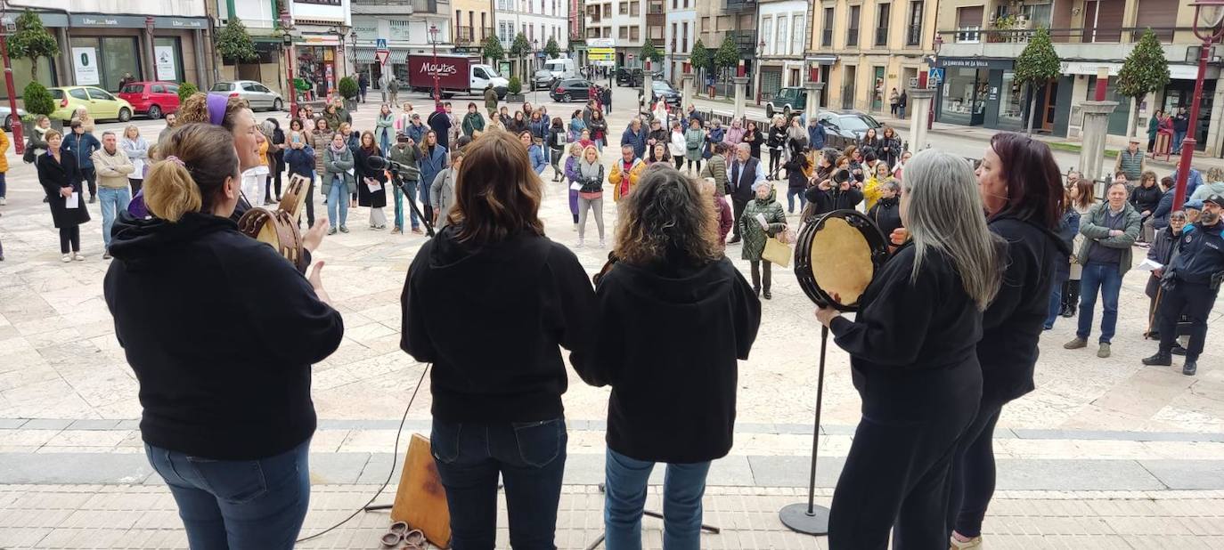 El feminismo tiñe Asturias de morado: las imágenes del Día de la Mujer por concejos