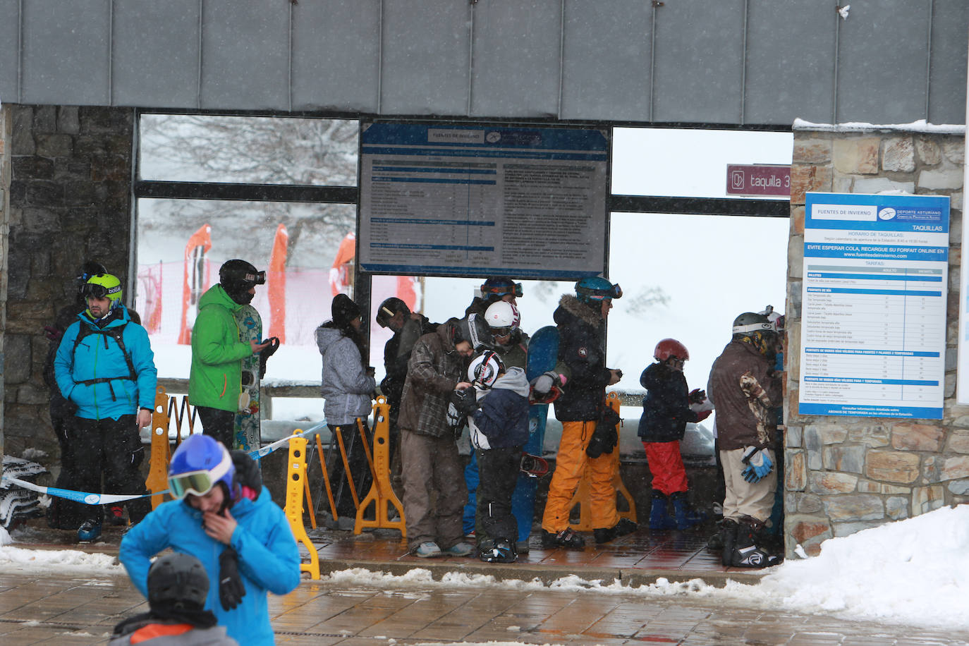 Una jornada para disfrutar de la nieve y del esquí en Asturias