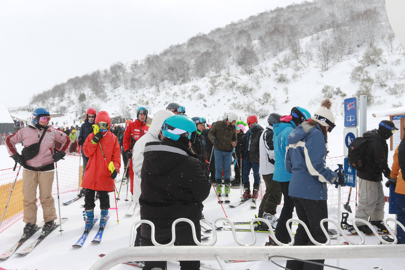 Una jornada para disfrutar de la nieve y del esquí en Asturias