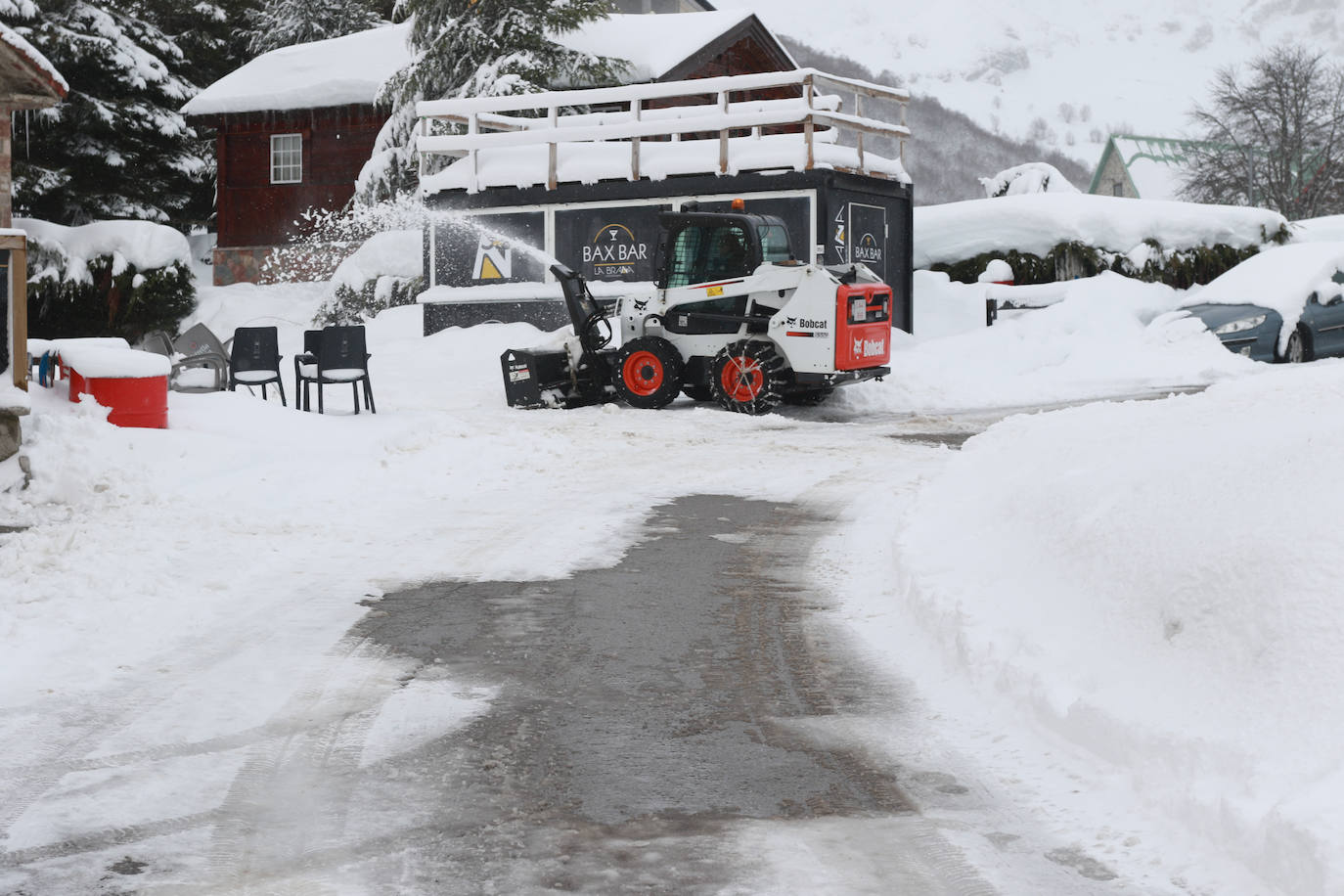 Una jornada para disfrutar de la nieve y del esquí en Asturias