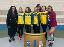 La consejera Vanessa Gutiérrez, a la izquierda, con participantes de las jornadas ‘Mujer y deporte’, en Llanera.