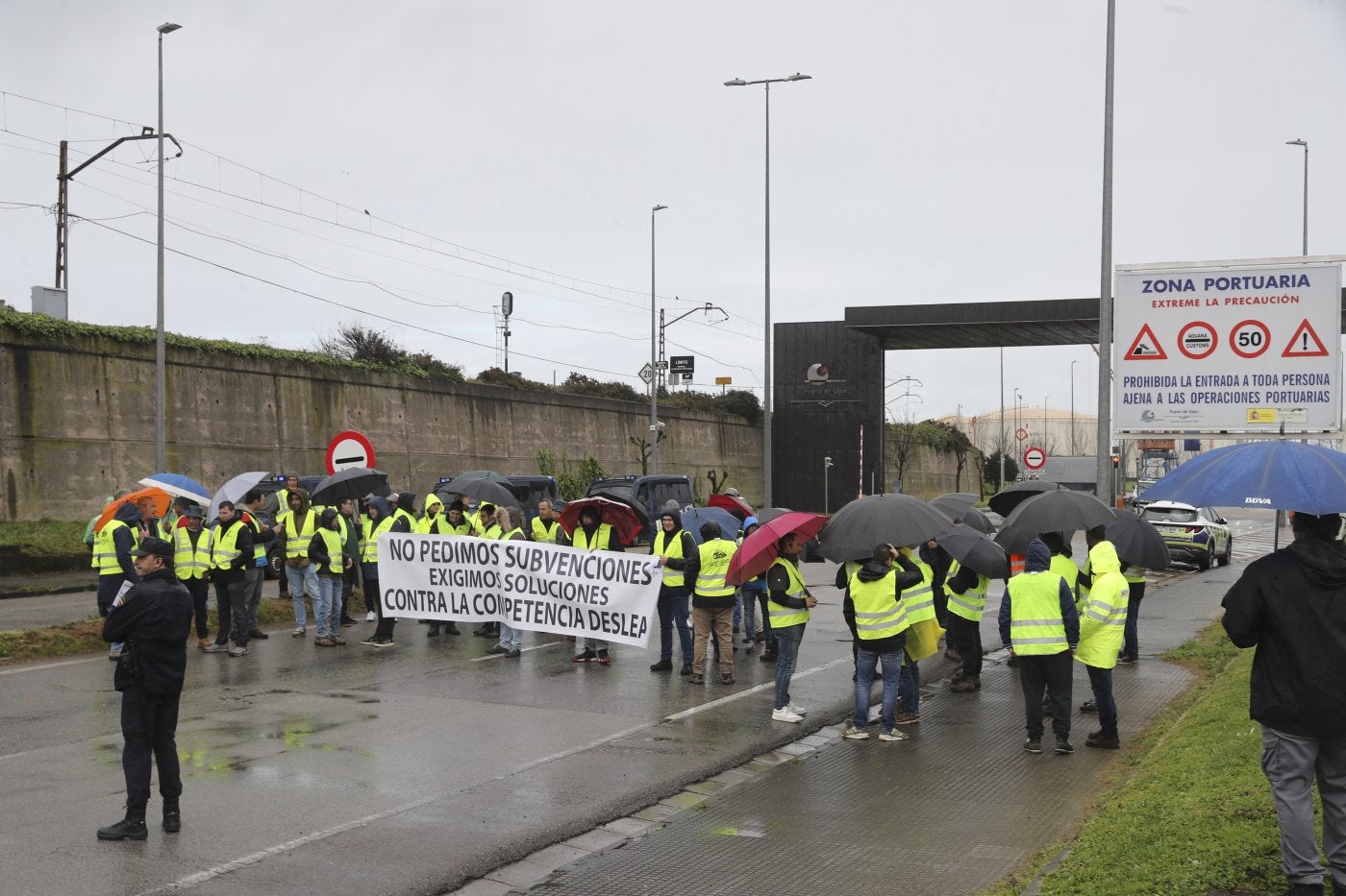 Los agricultores cortaron la autopista en León por la tarde, generando algunas retenciones.