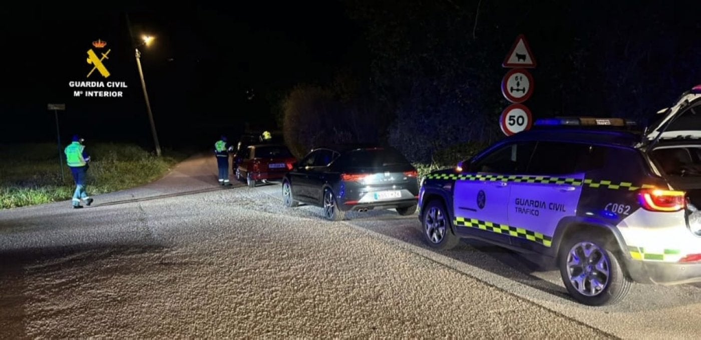 Control de la Guardia Civil en los accesos a la Zalia.