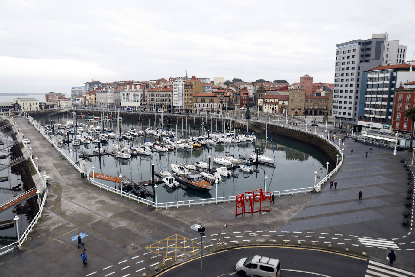 Un menor roba un coche en León y viaja hasta Gijón para hacer un 'simpa'