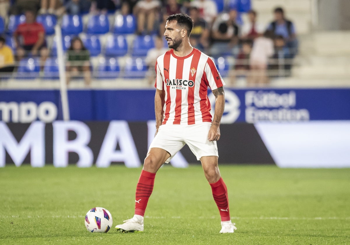 Pablo Insua, durante un partido con el Sporting esta temporada.