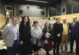 Ángel González, Vanessa Gutiérrez, Celestina González, Mari Luz Ania, Carmen Moriyón, Ignacio García-Arango Cienfuegos-Jovellanos, y Juan Cofiño.