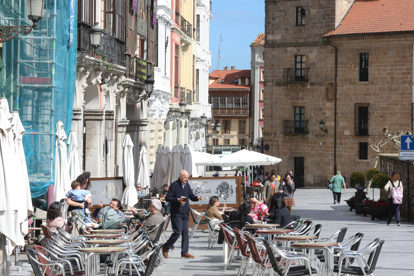 Sol y veinte grados en un jueves primaveral en Asturias