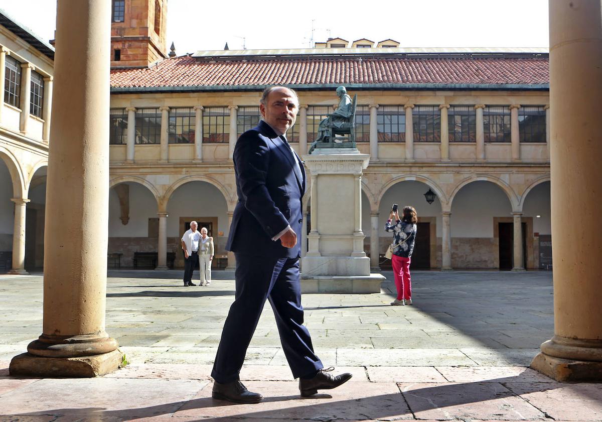 Ignacio Villaverde, rector de la Universidad de Oviedo.