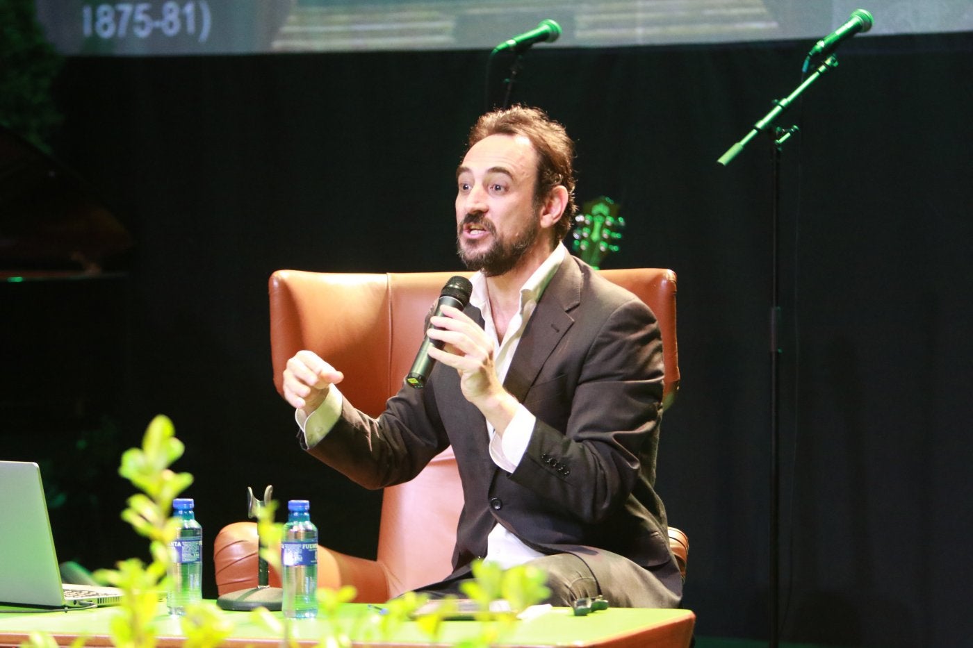 Igor Paskual relacionó muchas canciones actuales con otros géneros.