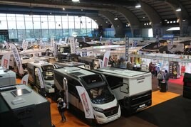 Potenciales clientes visitaron el salón desde primera hora y comprobaron las novedades y los precios de feria de algunas marcas.