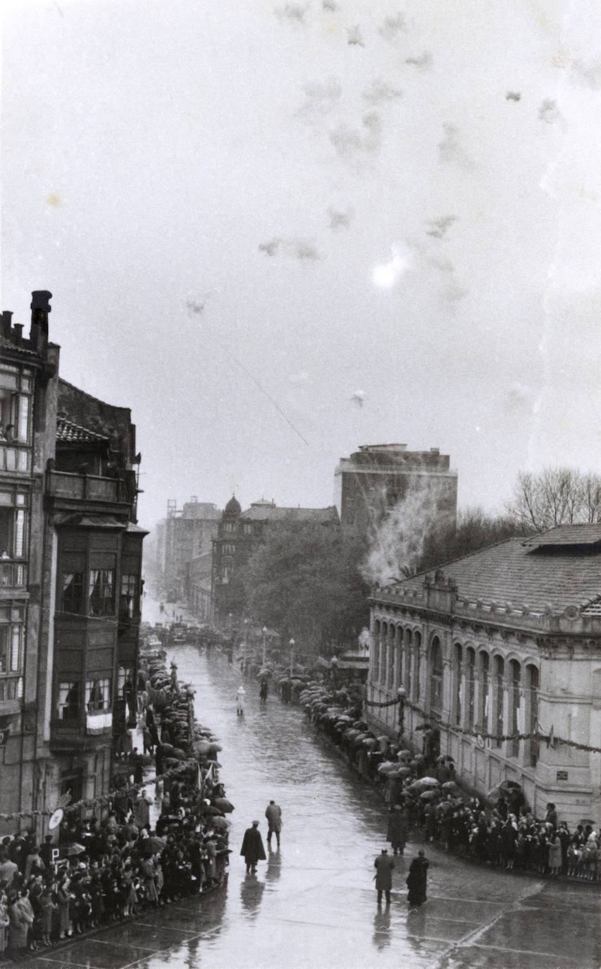 Cuando la Santina recorrió Gijón