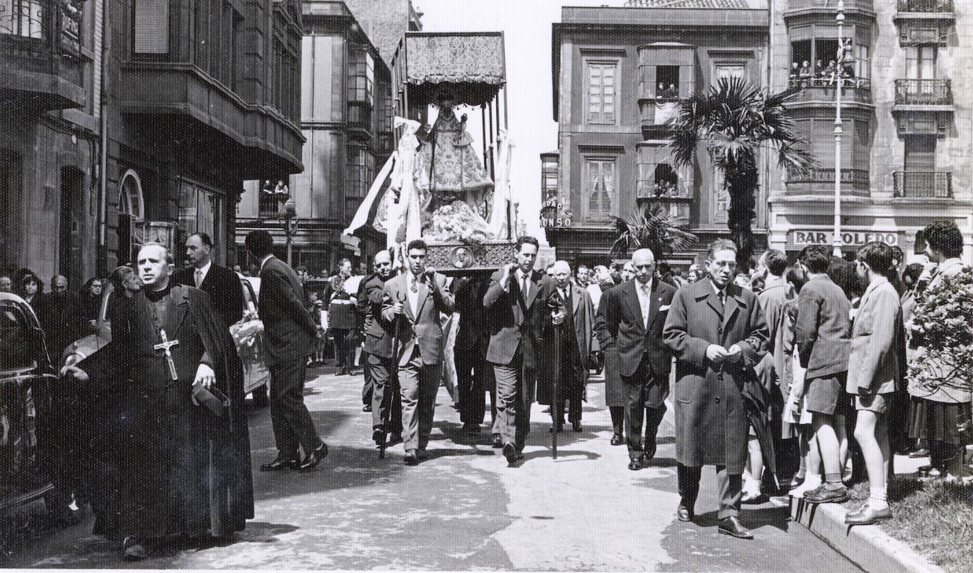 Cuando la Santina recorrió Gijón