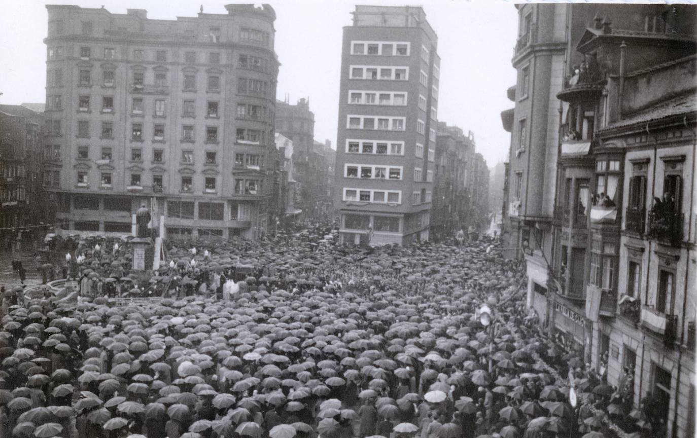 Cuando la Santina recorrió Gijón