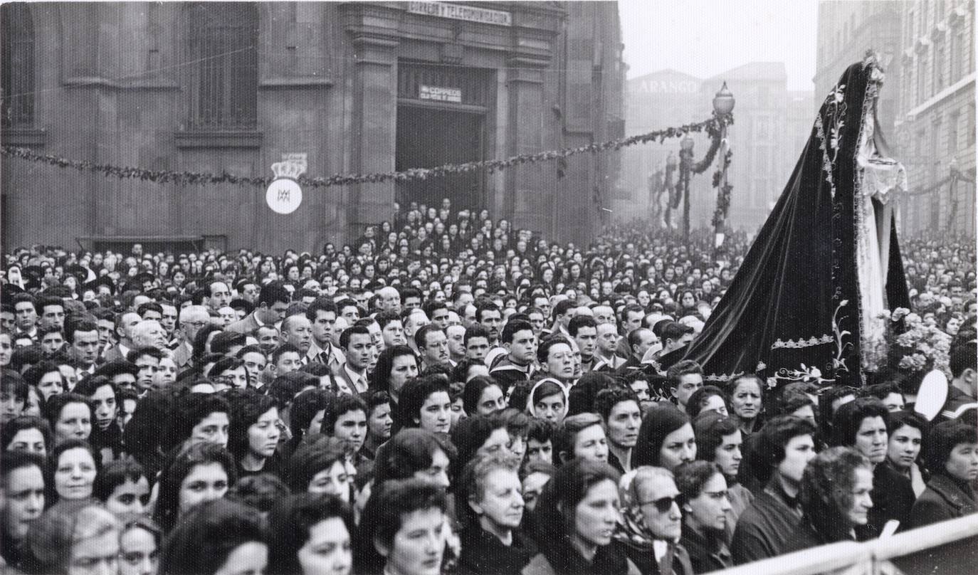 Cuando la Santina recorrió Gijón