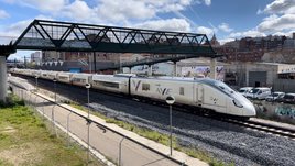 El Avril en pruebas, modelo que operará la línea Gijón-Madrid con la marca AVE de Renfe.