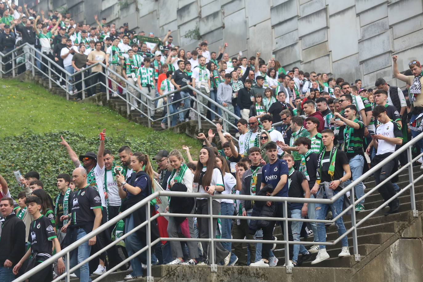 ¿Estuviste en el Real Oviedo - Racing de Santander? ¡Búscate!