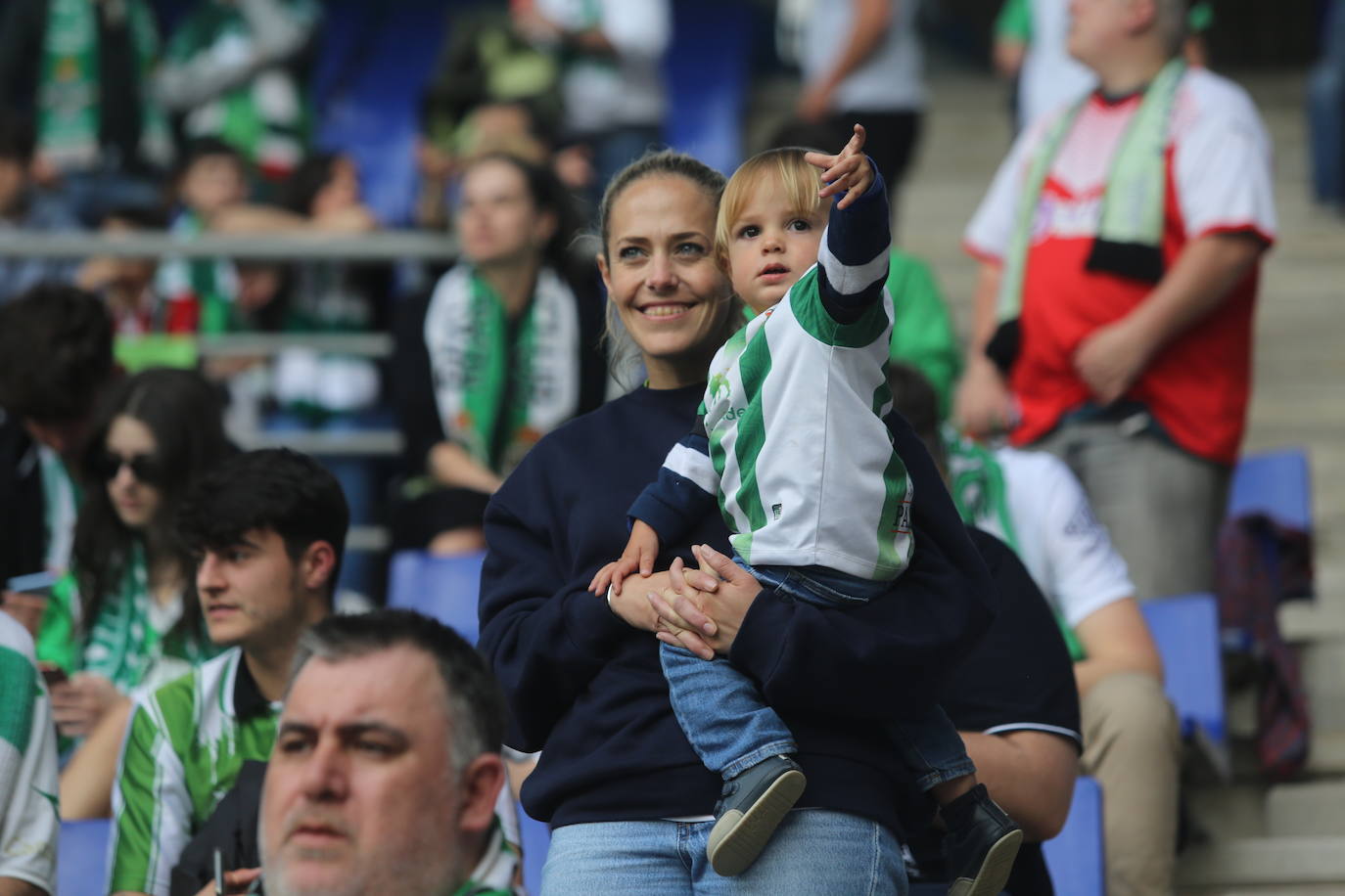 ¿Estuviste en el Real Oviedo - Racing de Santander? ¡Búscate!