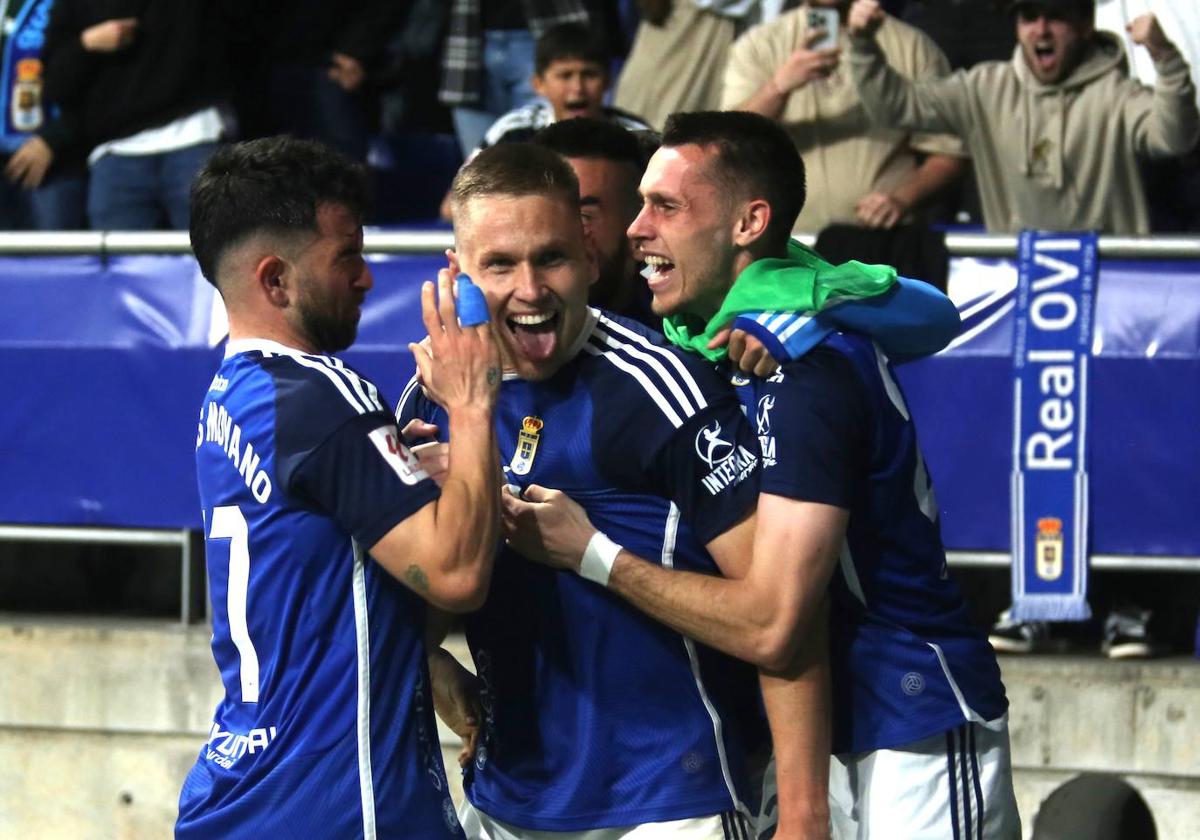 El Oviedo celebra el gol de Alemao.