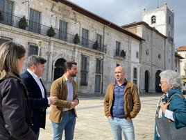 Cristina Vega y Andrés Ruiz estuvieron acompañados por el concejal Alberto Morán.