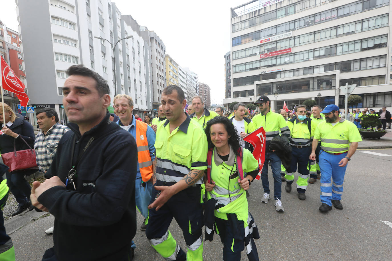 La plantilla de limpieza viaria de Avilés se manifiesta para exigir un nuevo convenio