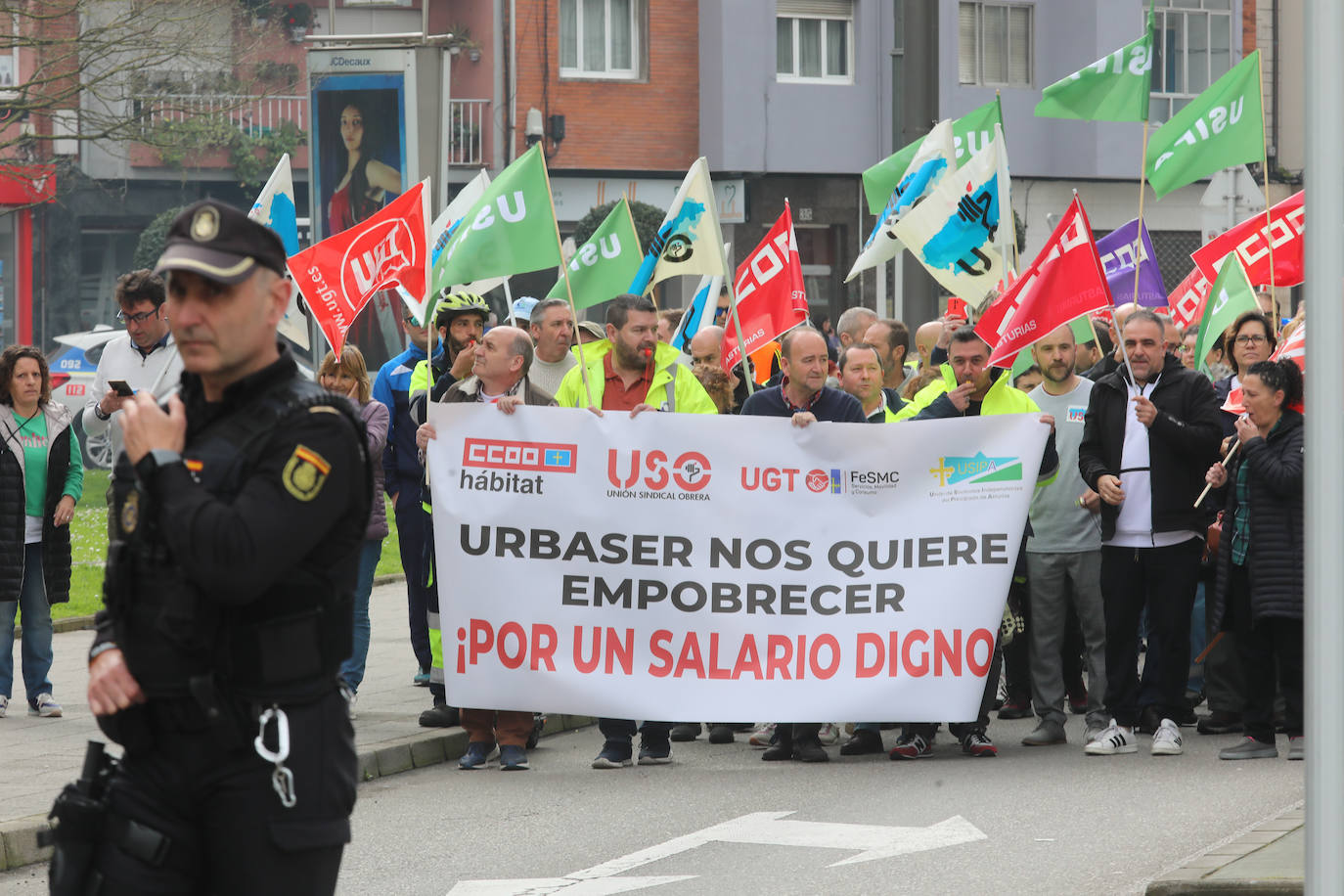 La plantilla de limpieza viaria de Avilés se manifiesta para exigir un nuevo convenio