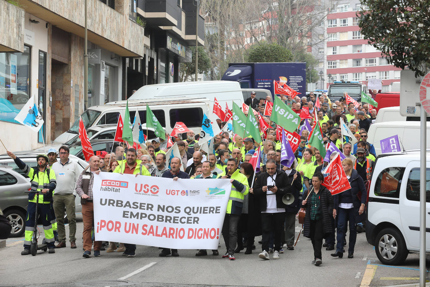 La plantilla de limpieza viaria de Avilés se manifiesta para exigir un nuevo convenio