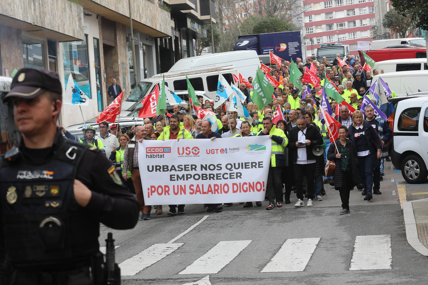 La plantilla de limpieza viaria de Avilés se manifiesta para exigir un nuevo convenio