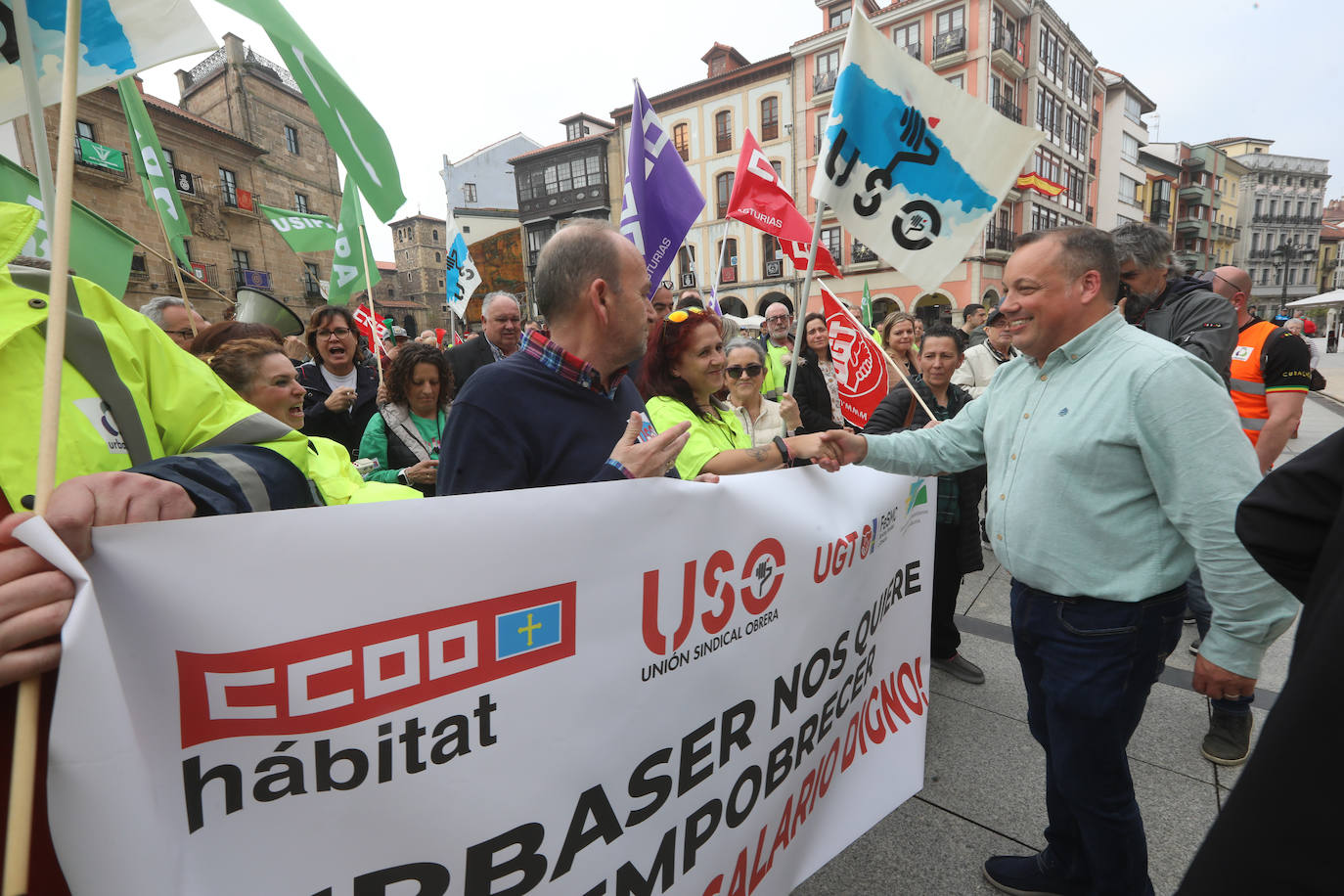 La plantilla de limpieza viaria de Avilés se manifiesta para exigir un nuevo convenio