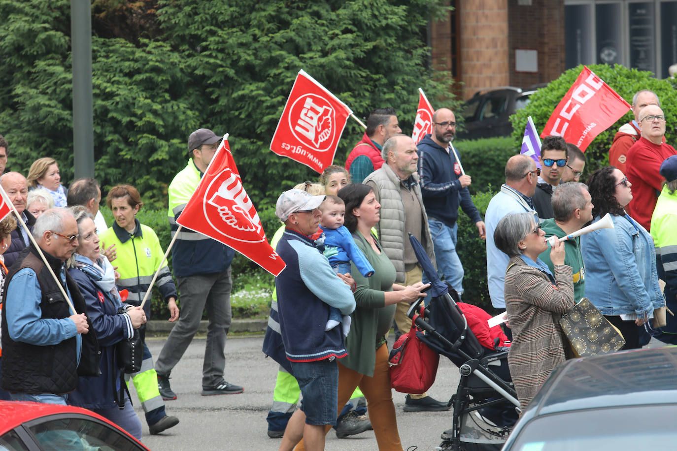 La plantilla de limpieza viaria de Avilés se manifiesta para exigir un nuevo convenio