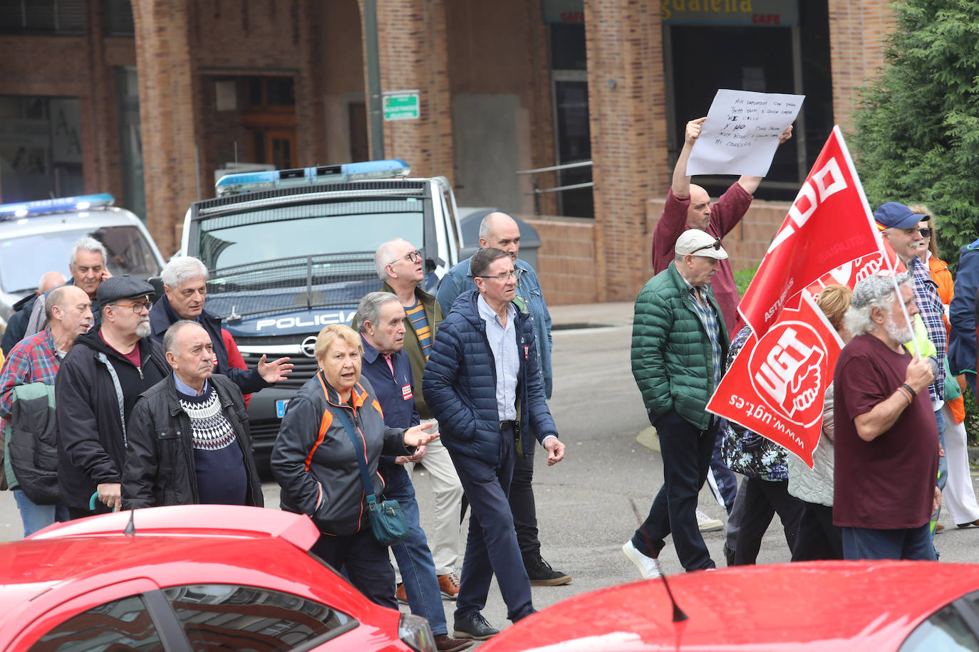 La plantilla de limpieza viaria de Avilés se manifiesta para exigir un nuevo convenio