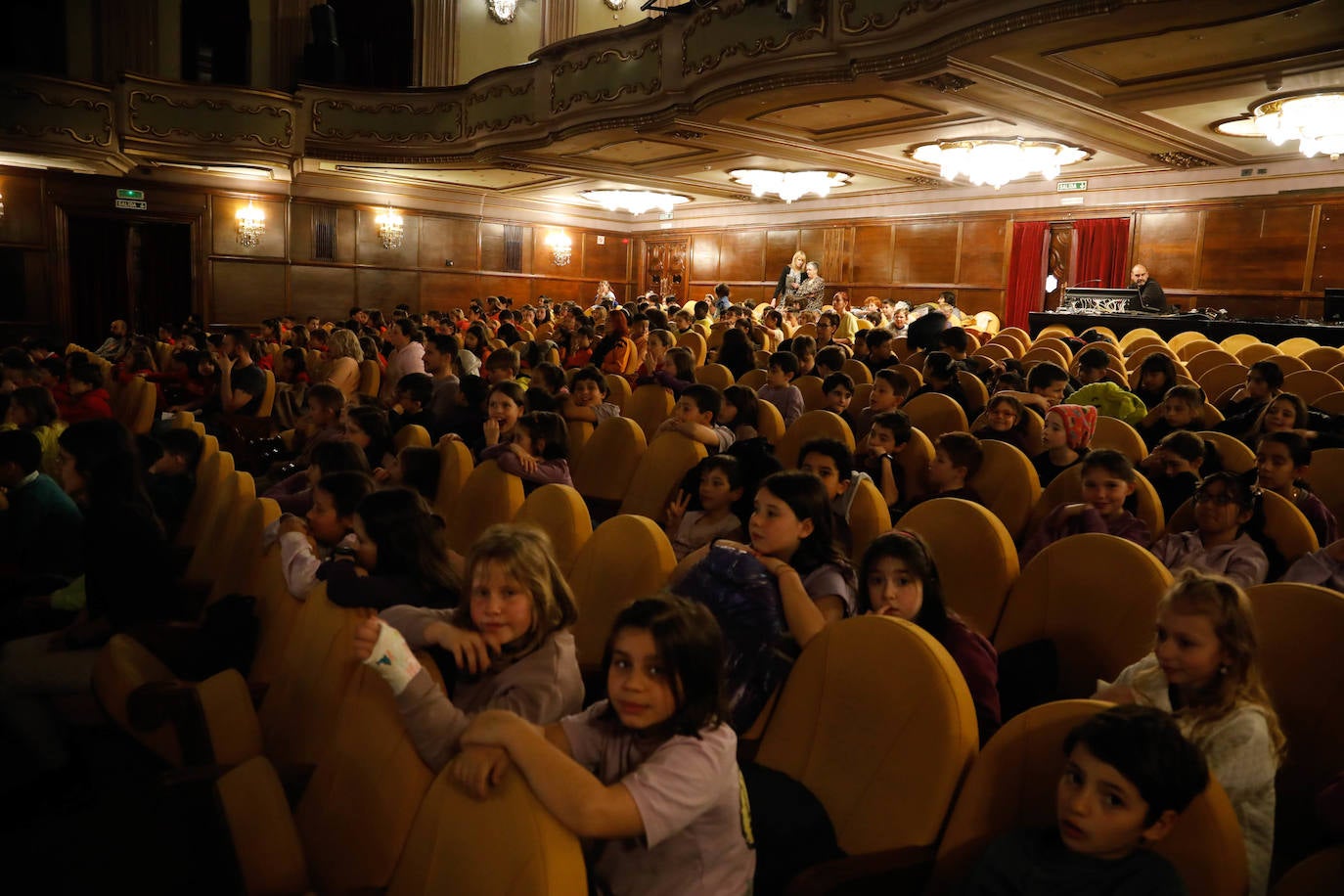 Los peques de Gijón cantan a la felicidad