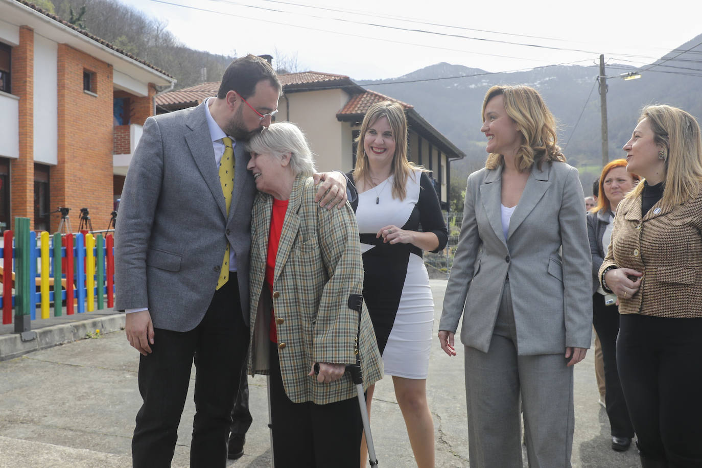 Las imágenes que deja la visita a Asturias de la ministra de Educación, Pilar Alegría