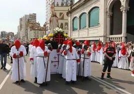 Procesión del Encuentro del Domingo de Resurrección en Gijón.