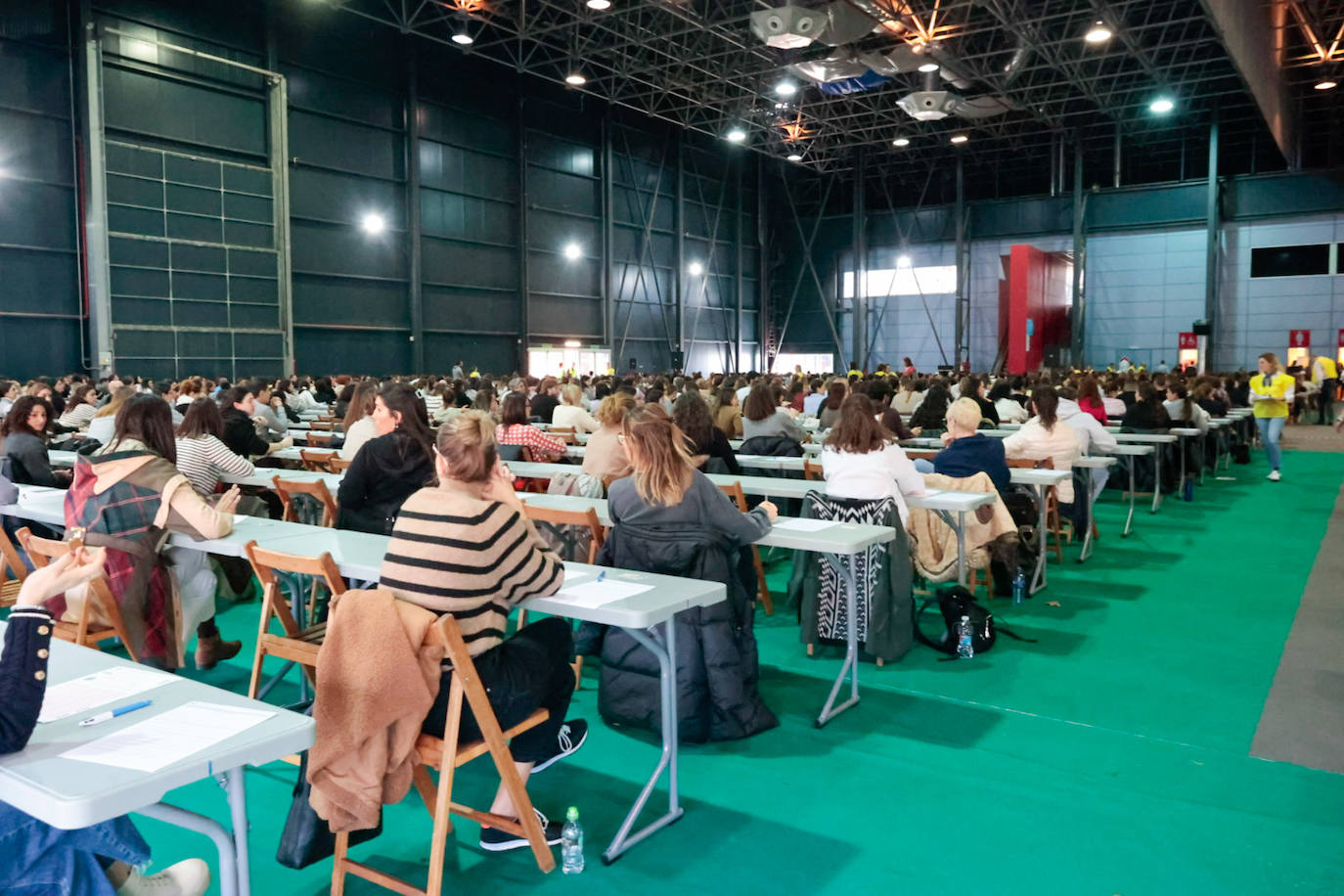 Nervios, esperanza y mucho esfuerzo en la macrooposición de la sanidad pública asturiana