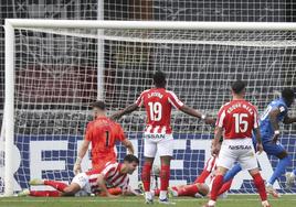 Signos de decepción entre Yáñez, Róber Pier, Otero, Insua y Roque Mesa, tras encajar el primer gol en Lezama.