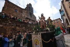 La bajada por la cuesta de la Ferrería es uno de los momentos más complicados para la procesión de La Borriquilla.