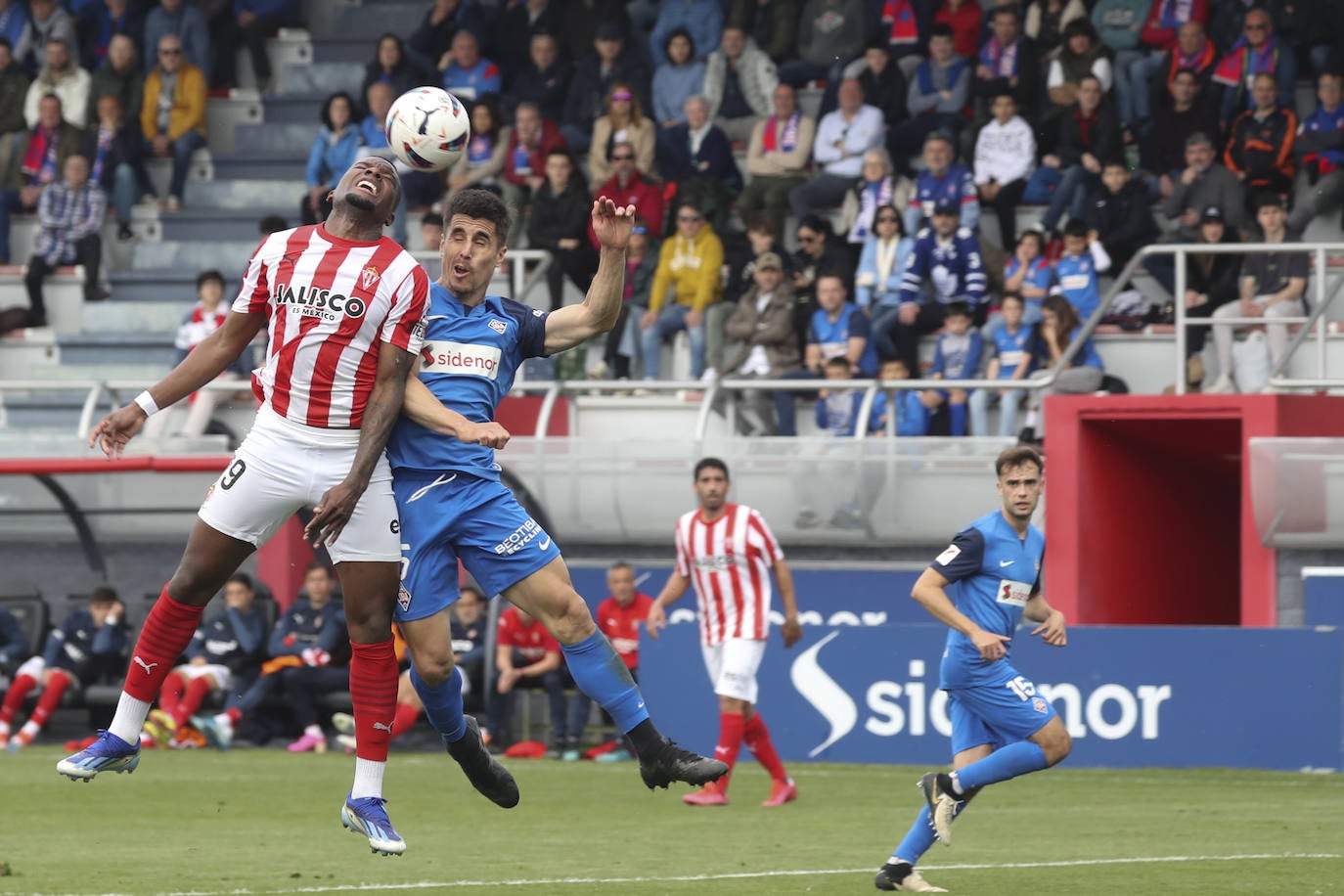 Las imágenes que deja el partido entre el Amorebieta y el Sporting de Gijón