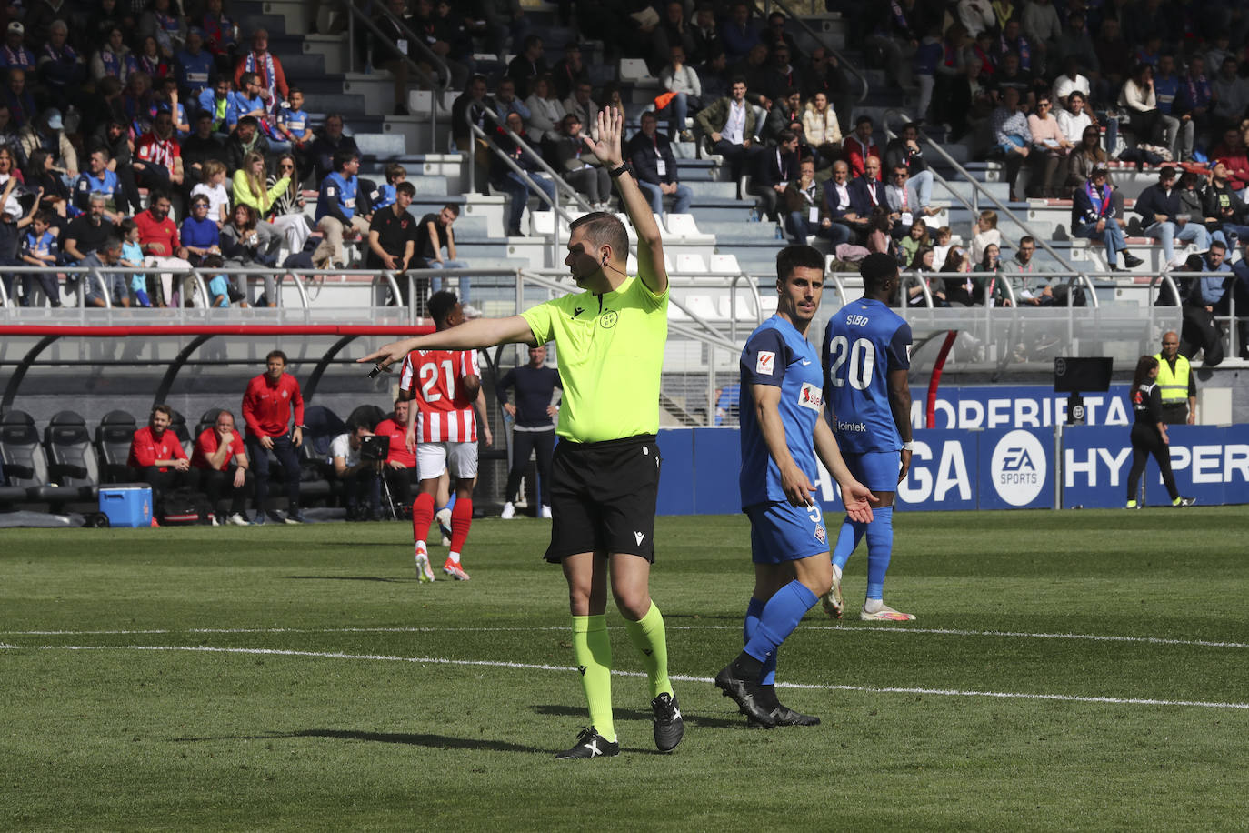 Las imágenes que deja el partido entre el Amorebieta y el Sporting de Gijón