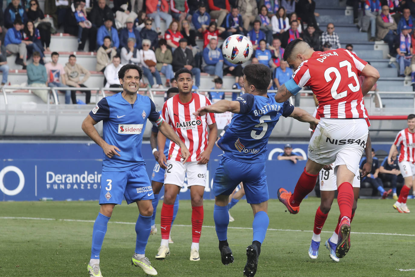 Las imágenes que deja el partido entre el Amorebieta y el Sporting de Gijón