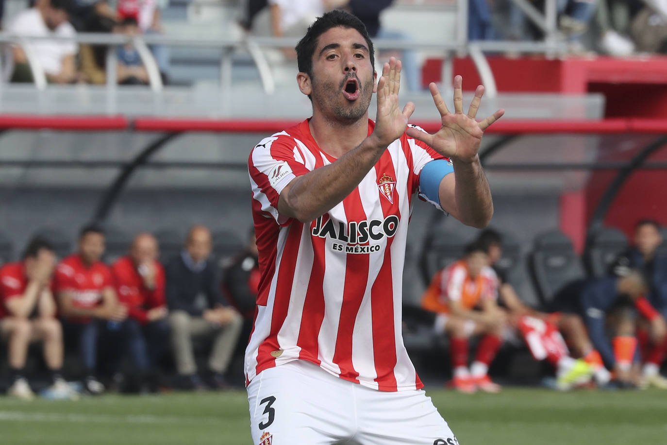 Las imágenes que deja el partido entre el Amorebieta y el Sporting de Gijón