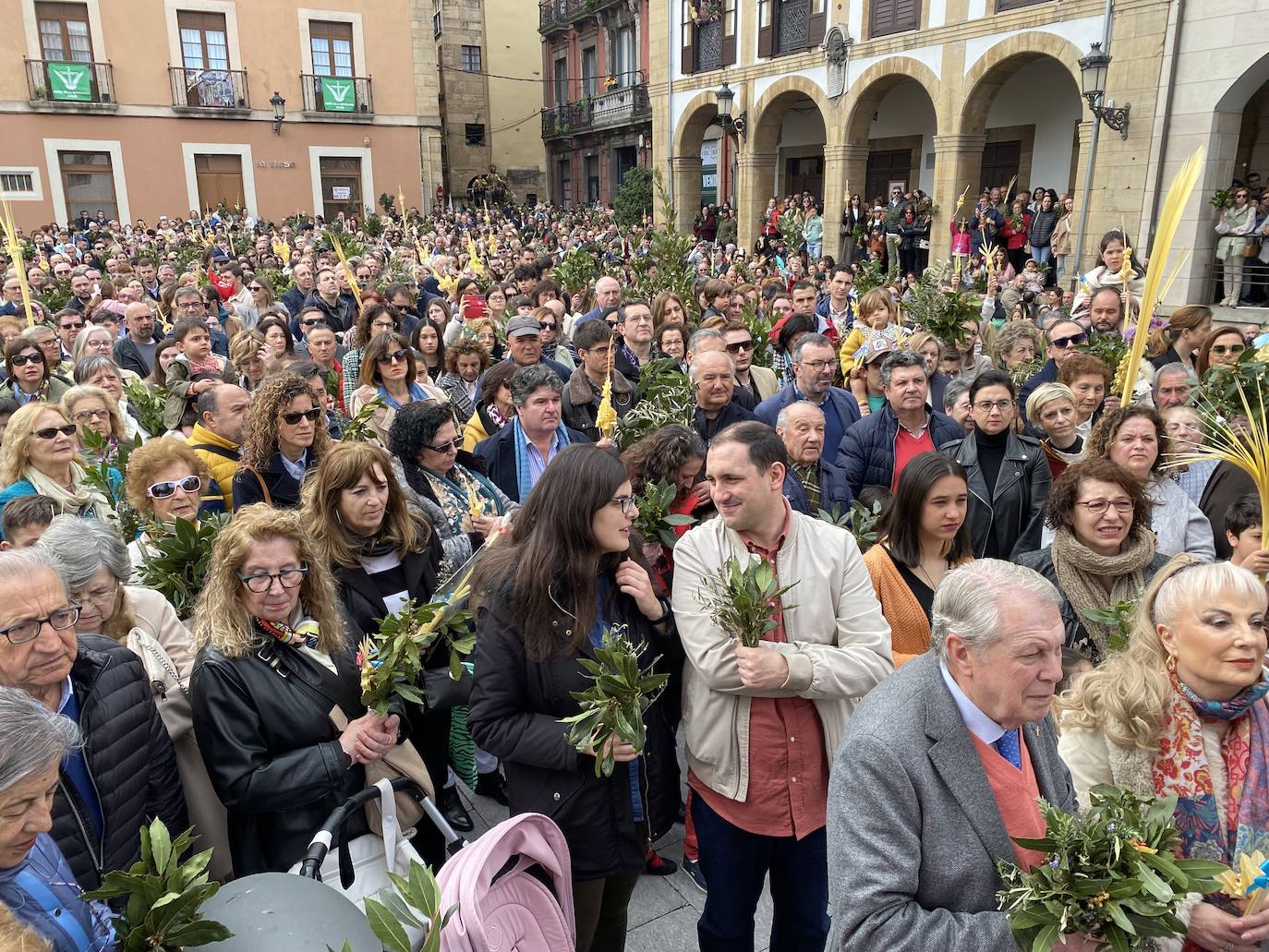 Asturias abre la Semana Santa con un multitudinario Domingo de Ramos