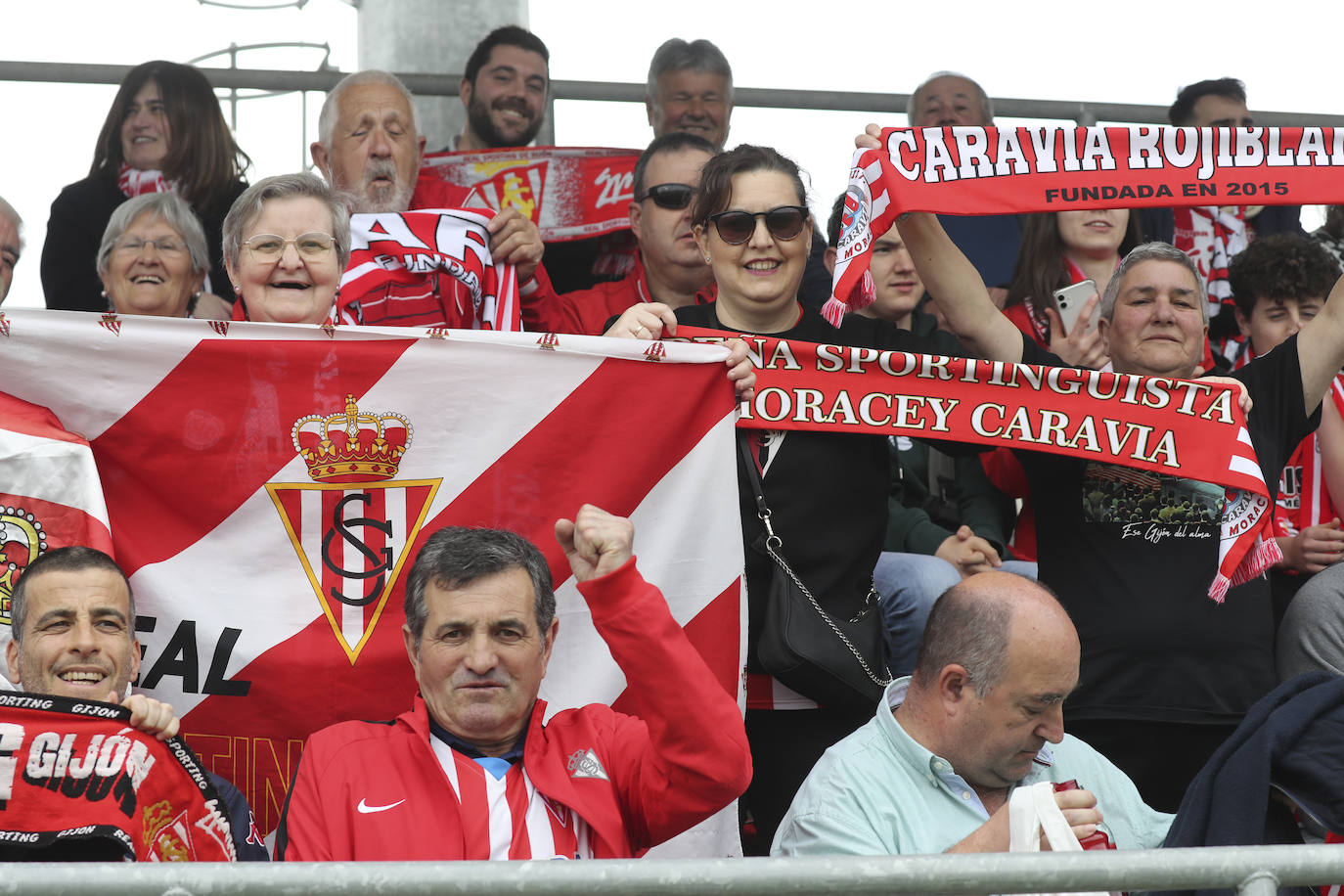 ¿Estuviste animando al Sporting ante el Amorebieta? ¡Búscate en las fotos!