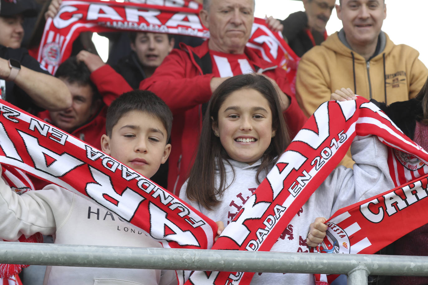 ¿Estuviste animando al Sporting ante el Amorebieta? ¡Búscate en las fotos!