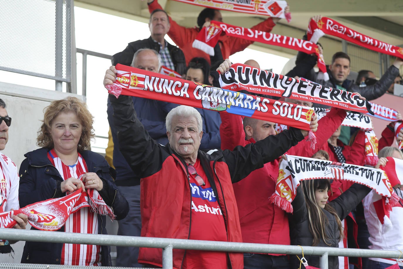 ¿Estuviste animando al Sporting ante el Amorebieta? ¡Búscate en las fotos!