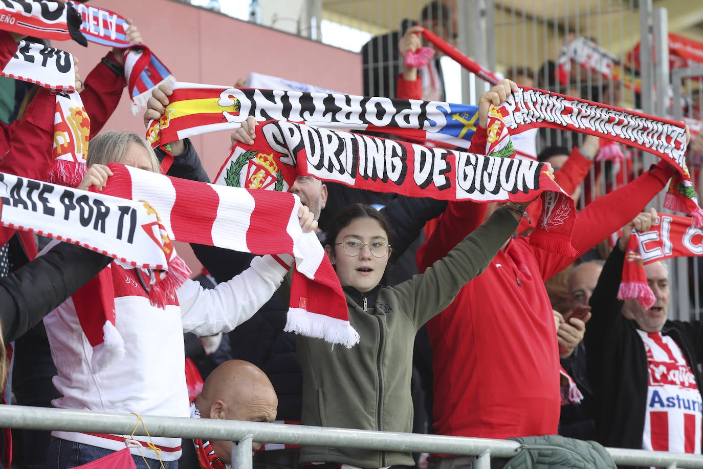 ¿Estuviste animando al Sporting ante el Amorebieta? ¡Búscate en las fotos!