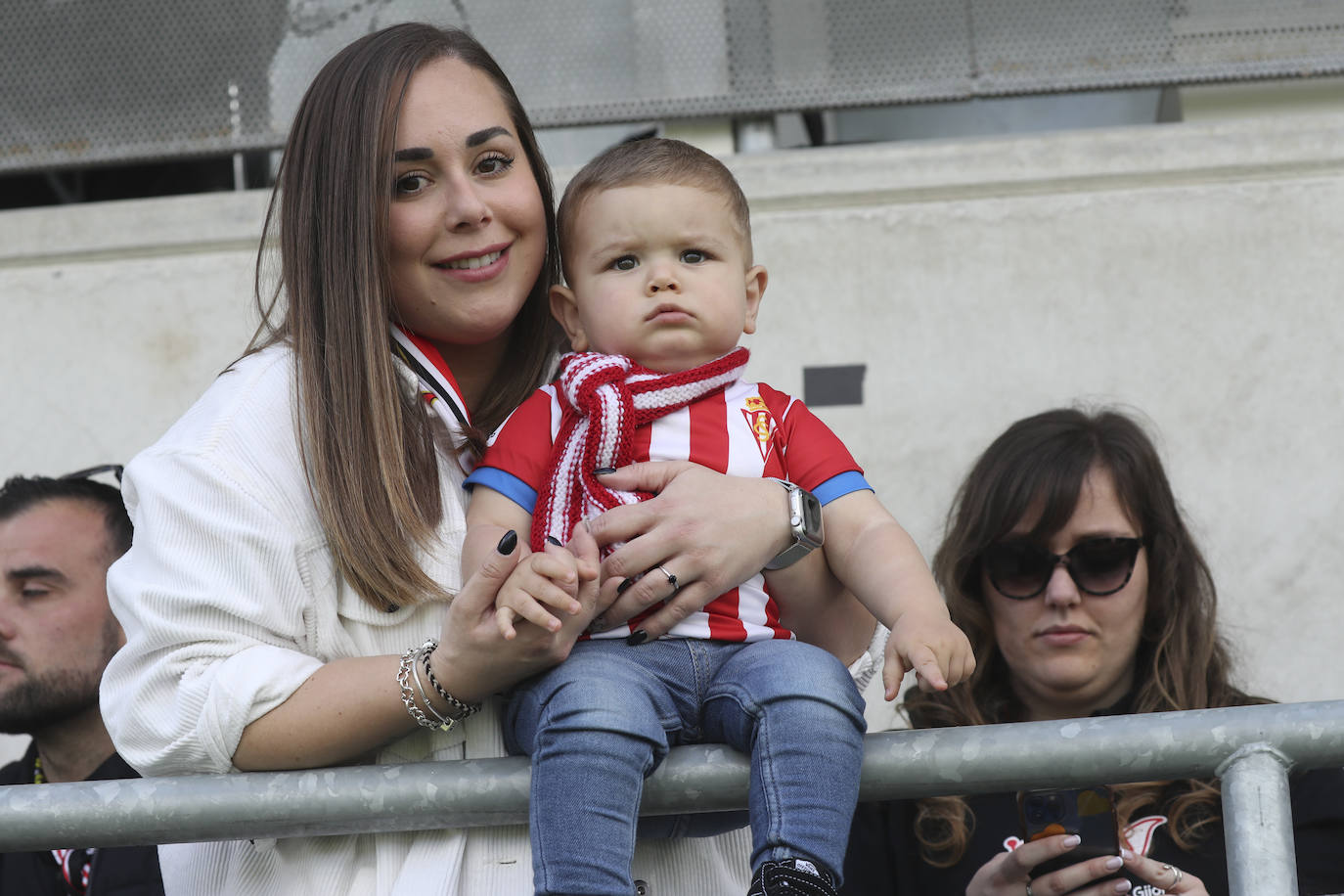 ¿Estuviste animando al Sporting ante el Amorebieta? ¡Búscate en las fotos!